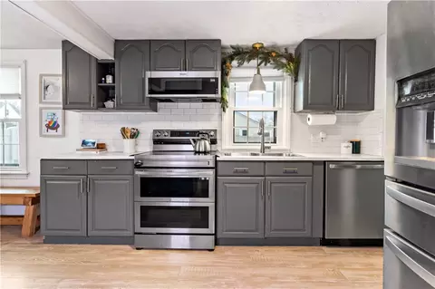 Kitchen - 48 Rowe Ave, Warwick, RI 02889 photo 3 of 6