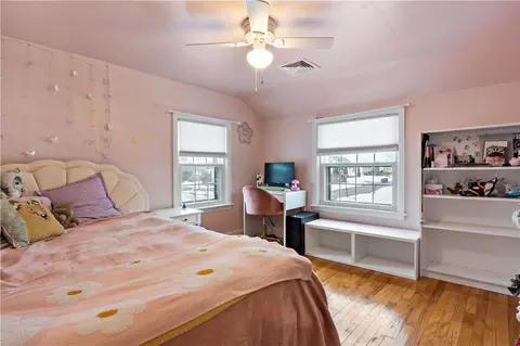 Bedroom - 48 Rowe Ave, Warwick, RI 02889 photo 5 of 6