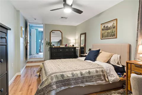 Bedroom - 48 Rowe Ave, Warwick, RI 02889 photo 1 of 6
