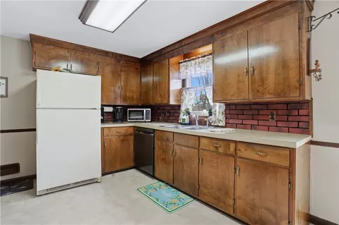 Kitchen - 191 Nimitz Rd, Woonsocket, RI 02895 photo 4 of 4