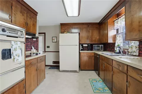 Kitchen - 191 Nimitz Rd, Woonsocket, RI 02895 photo 2 of 4