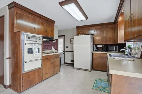 Kitchen - 191 Nimitz Rd, Woonsocket, RI 02895 photo 3 of 4