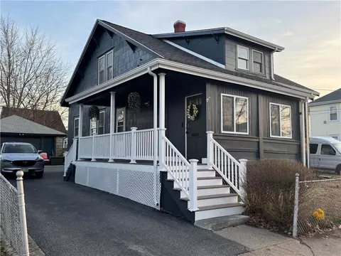 133 Chaplin Ave, Pawtucket, RI 02861