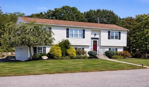30 Sprague Cir, Johnston, RI 02919