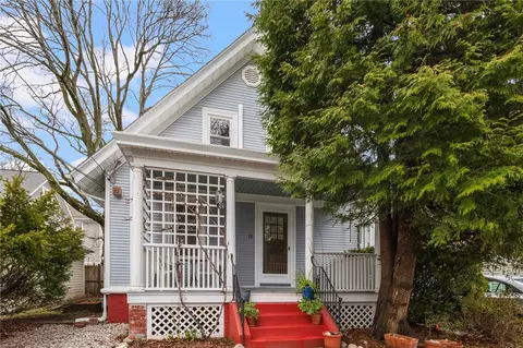 12 Lauriston St, Providence, RI 02906