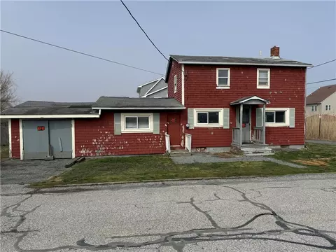8 Conant Ave, Narragansett, RI 02882