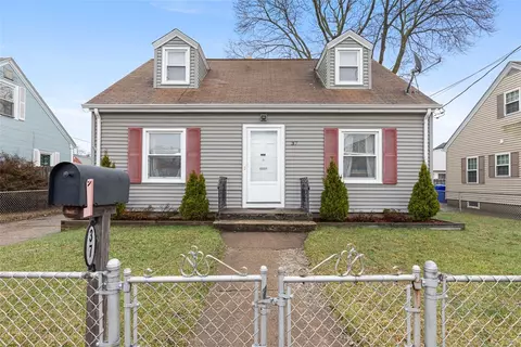 37 Grand Ave, Pawtucket, RI 02861