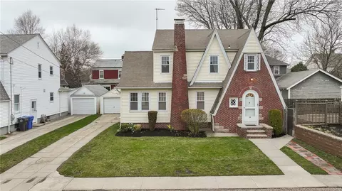 28 Rosewood Ave, Cranston, RI 02905