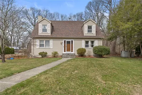 65 Traymore St, Cranston, RI 02920