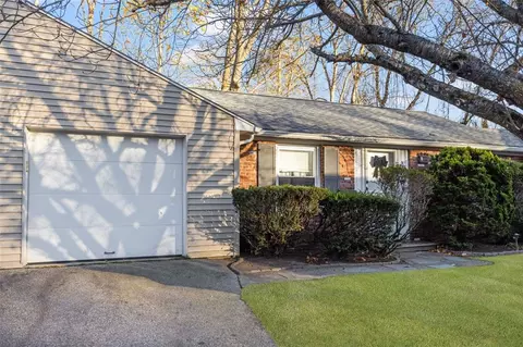 107 Keystone Dr #116, Warwick, RI 02886
