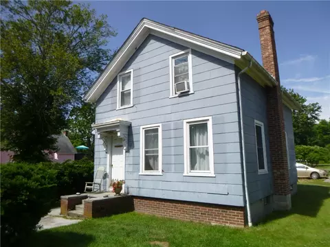 11 Alton Bradford Rd, Bradford, RI 02808