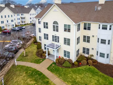 45 Saw Mill Dr #308, North Kingstown, RI 02852