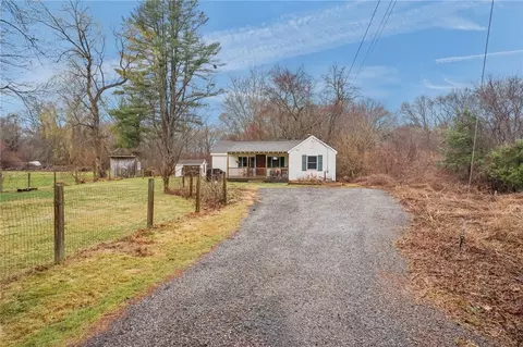 56 Laurel St, Ashaway, RI 02804