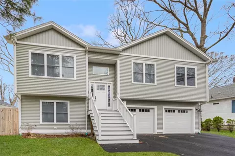38 Overbrook Ave, Warwick, RI 02889