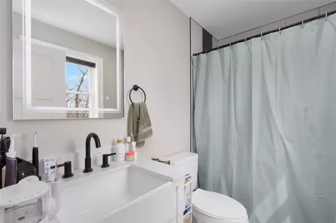 Bath - 38 Overbrook Ave, Warwick, RI 02889 photo 4 of 5