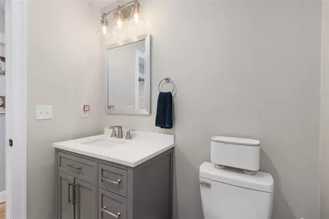 Bath - 38 Overbrook Ave, Warwick, RI 02889 photo 3 of 5
