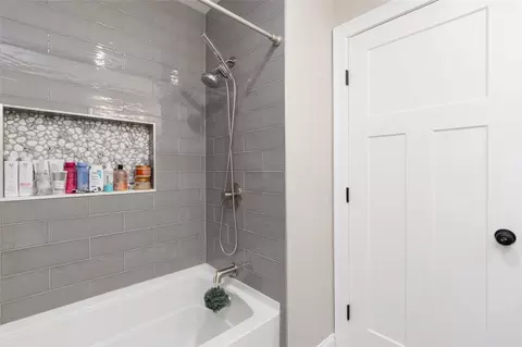 Bath - 38 Overbrook Ave, Warwick, RI 02889 photo 2 of 5
