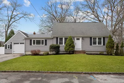 111 Verndale St, Warwick, RI 02889