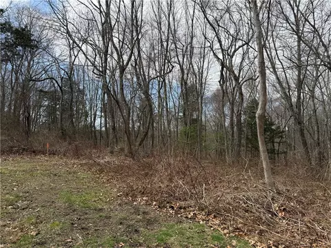 21 Nichols Ln, Westerly, RI 02891