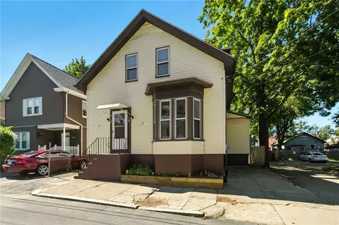 32 Carver St, Pawtucket, RI 02860