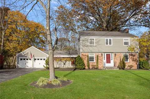 9 Lamson Rd, Barrington, RI 02806