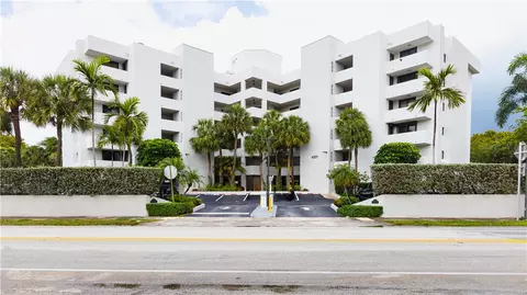 4201 N Ocean Dr #402, Hollywood, FL 33019