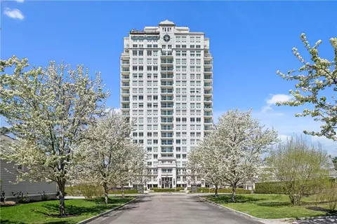 1 Tower Dr #1502, Portsmouth, RI 02871