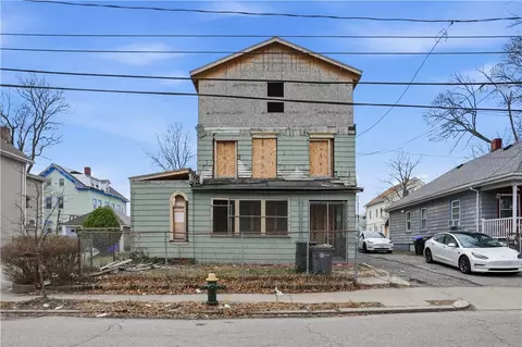 102 Superior St, Providence, RI 02907