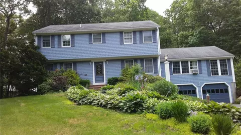 257 Beacon Dr, North Kingstown, RI 02852