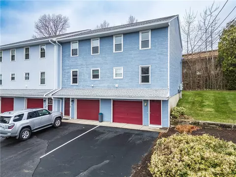 4 Smithfield Rd #25, North Providence, RI 02904