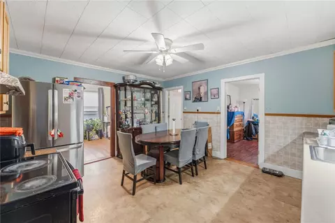 Entry Way - 149 Burrington St, Woonsocket, RI 02895 photo 2 of 4