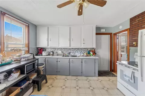 Entry Way - 149 Burrington St, Woonsocket, RI 02895 photo 3 of 4