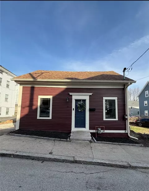 16 Canal St, Woonsocket, RI 02895