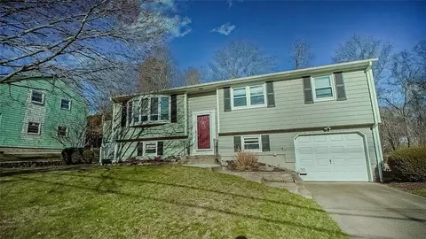 27 Grandview Dr, West Warwick, RI 02893