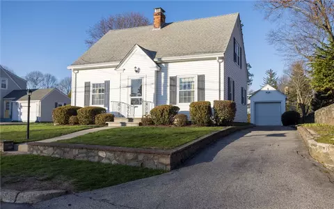 75 Parker St, Lincoln, RI 02865