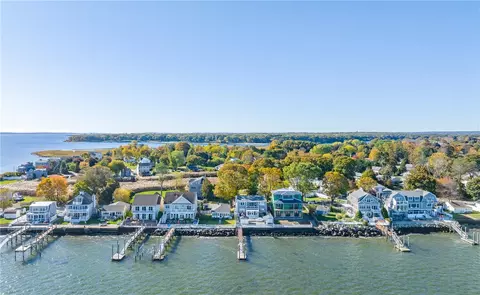 111 Charlotte Dr, East Greenwich, RI 02818