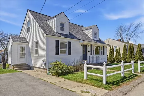 17 Goulart Ave, Bristol, RI 02809