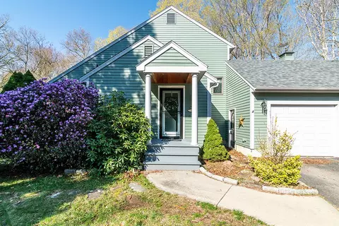 34 Gentian Dr, South Kingstown, RI 02879