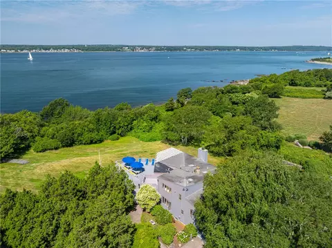 76 Battery Ln, Jamestown, RI 02835