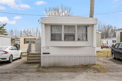 719 Forest Park, Middletown, RI 02842