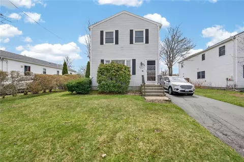 22 Connecticut Ave, Middletown, RI 02842