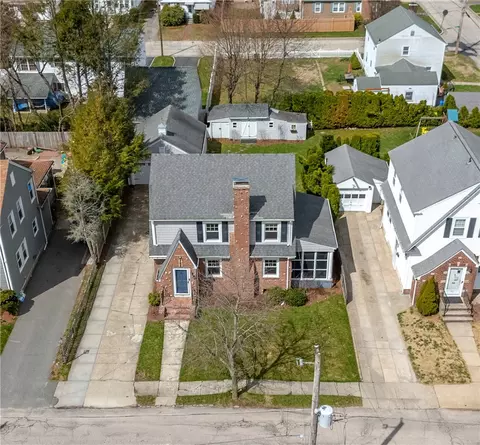47 Knollwood Ave, Cranston, RI 02910