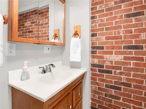 Bath - 26 Anthony St, Warwick, RI 02886 photo 2 of 3