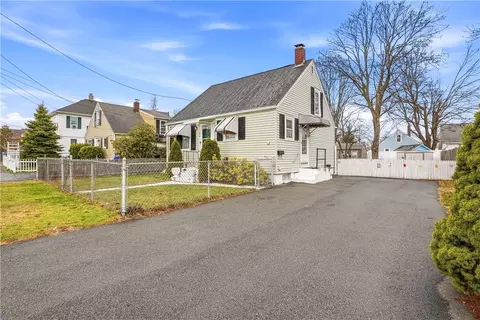 26 Pembroke Ave, Pawtucket, RI 02860