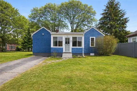 117 Circuit Dr, Narragansett, RI 02882