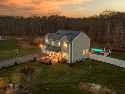 31 Plantation Dr, Tiverton, RI 02878