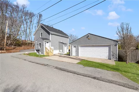 2 Birch St, Tiverton, RI 02878