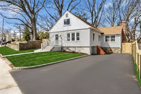 175 Oakland Ave, Cranston, RI 02910
