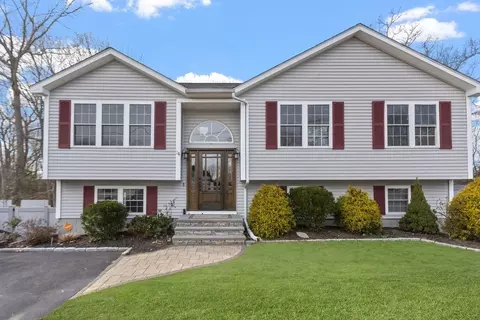 26 Setian Ln, West Warwick, RI 02893