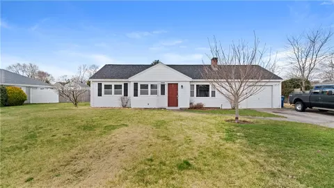 45 Whippoorwill Rd, Warwick, RI 02888